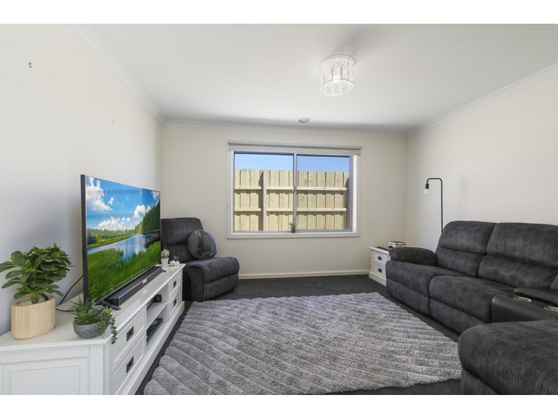 37 Bedggood Grove, Paynesville VIC 3880