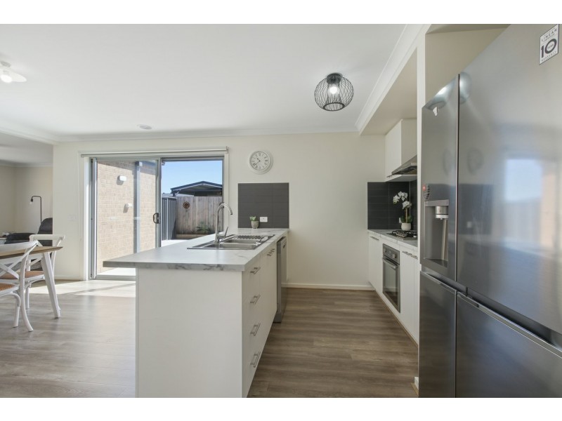 37 Bedggood Grove, Paynesville VIC 3880