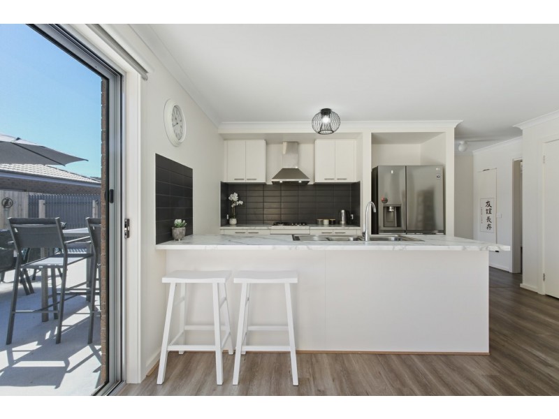 37 Bedggood Grove, Paynesville VIC 3880