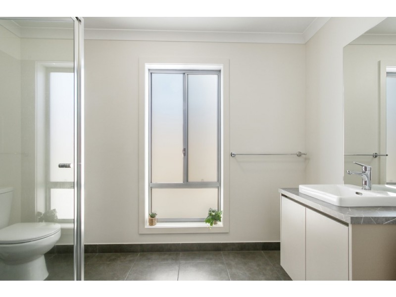 37 Bedggood Grove, Paynesville VIC 3880