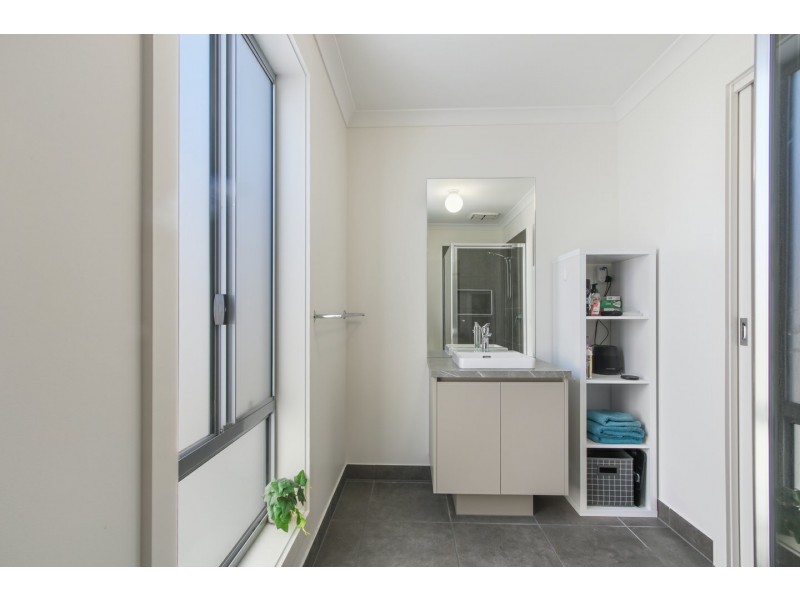 37 Bedggood Grove, Paynesville VIC 3880