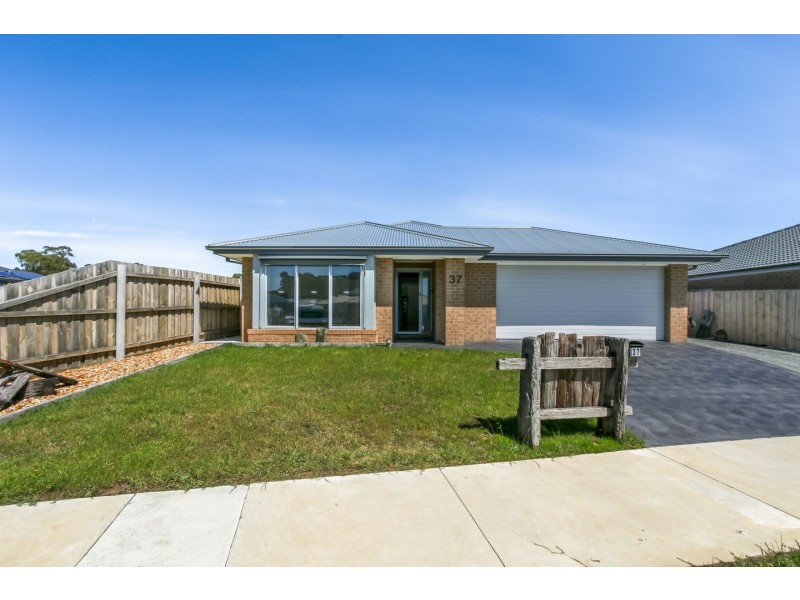 37 Bedggood Grove, Paynesville VIC 3880