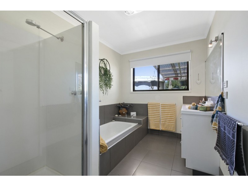 10 Lake Valley Way, Newlands Arm VIC 3875