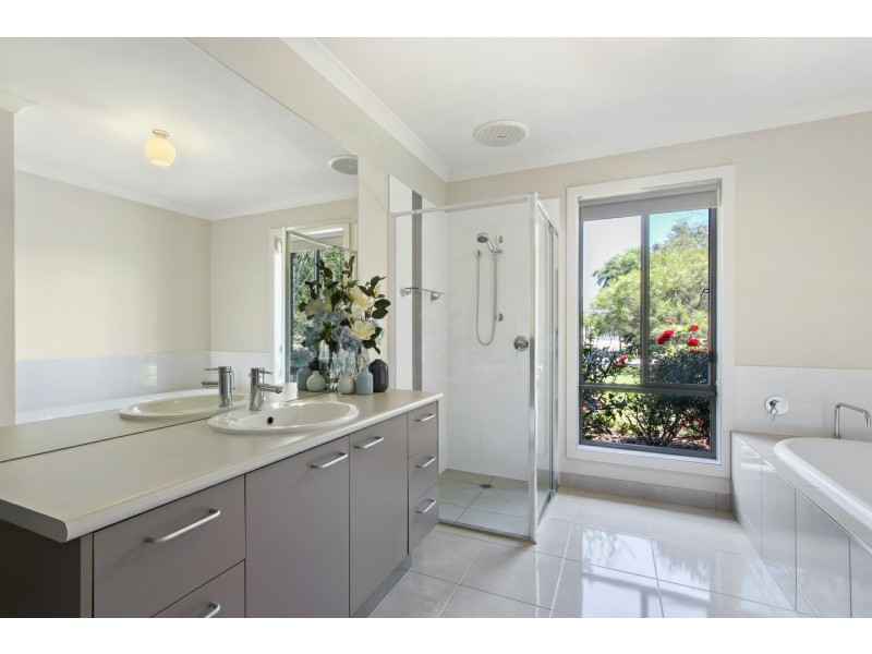 86 Mathiesons Road, Eagle Point VIC 3878