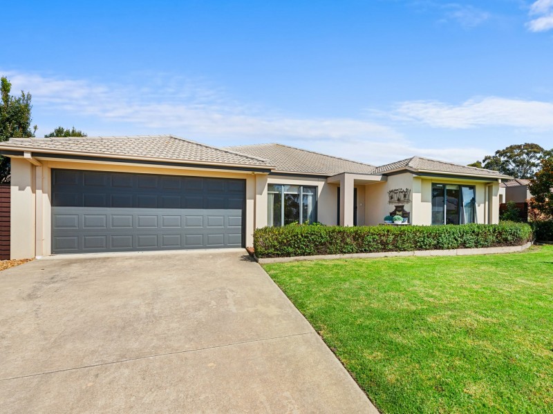 18 The Grange, Paynesville VIC 3880