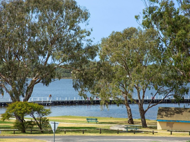 Unit 2/1-5 Main Road, Paynesville VIC 3880