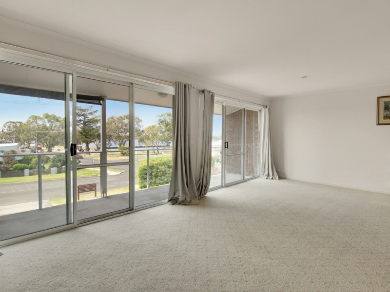 Unit 2/1-5 Main Road, Paynesville VIC 3880