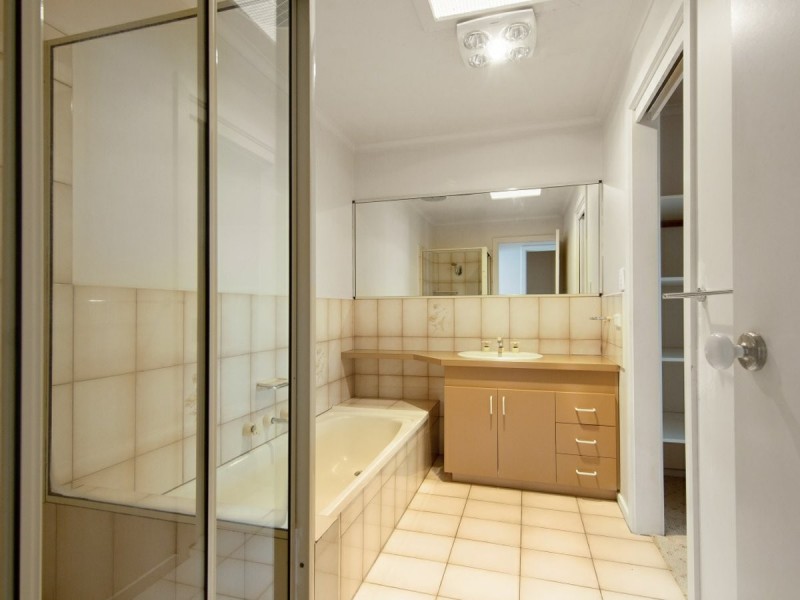 Unit 2/1-5 Main Road, Paynesville VIC 3880