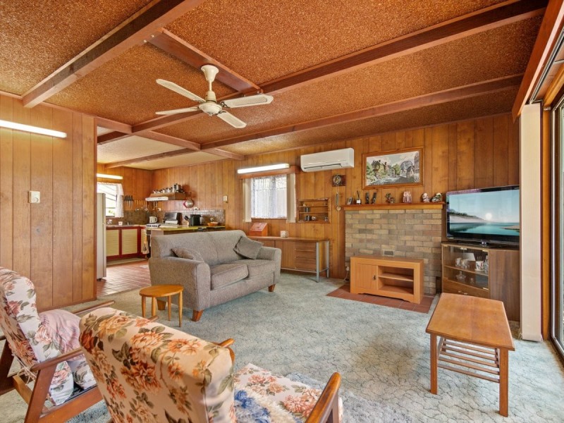 24 Third Parade, Raymond Island VIC 3880