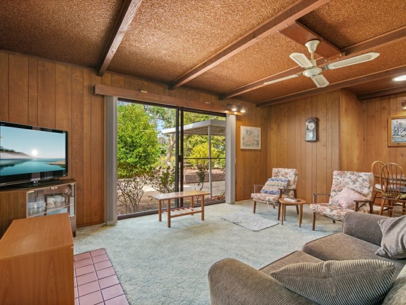 24 Third Parade, Raymond Island VIC 3880