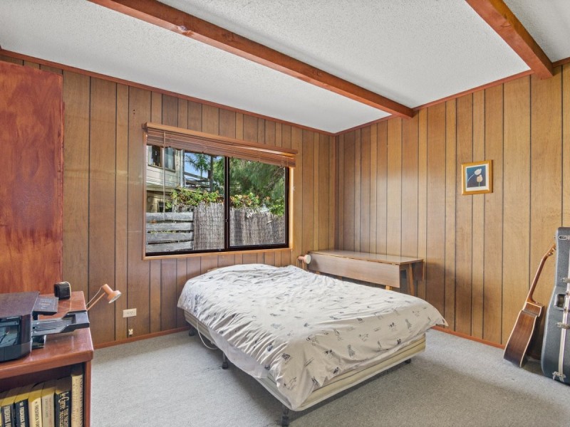 24 Third Parade, Raymond Island VIC 3880
