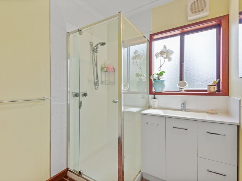 24 Third Parade, Raymond Island VIC 3880