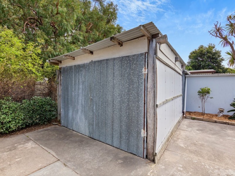 24 Third Parade, Raymond Island VIC 3880