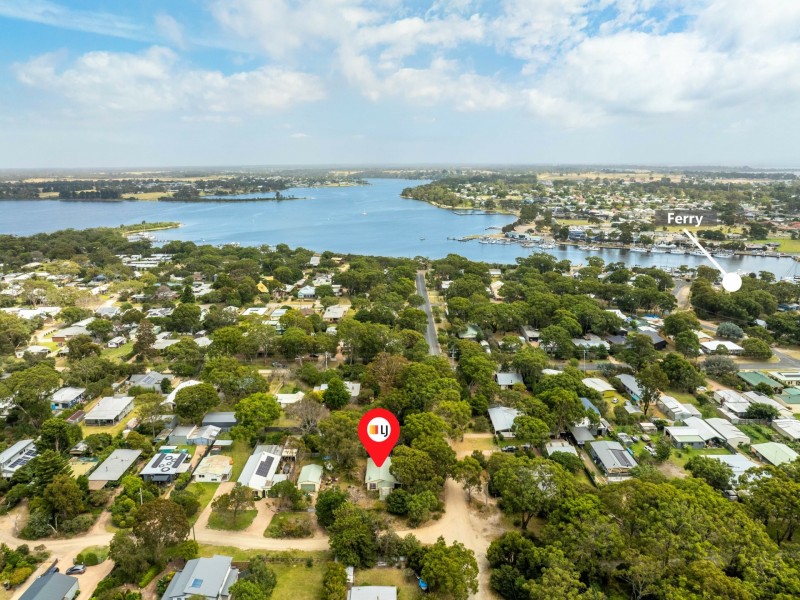21 Fifth Parade, Raymond Island VIC 3880