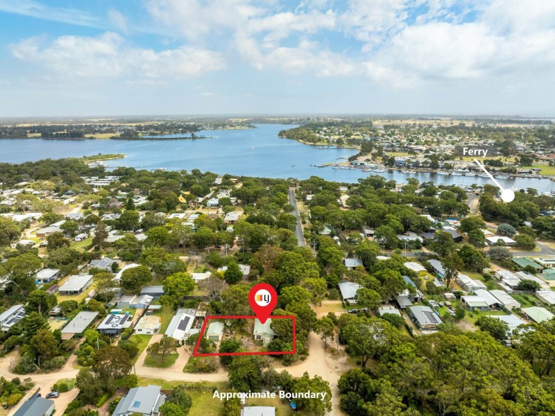21 Fifth Parade, Raymond Island VIC 3880