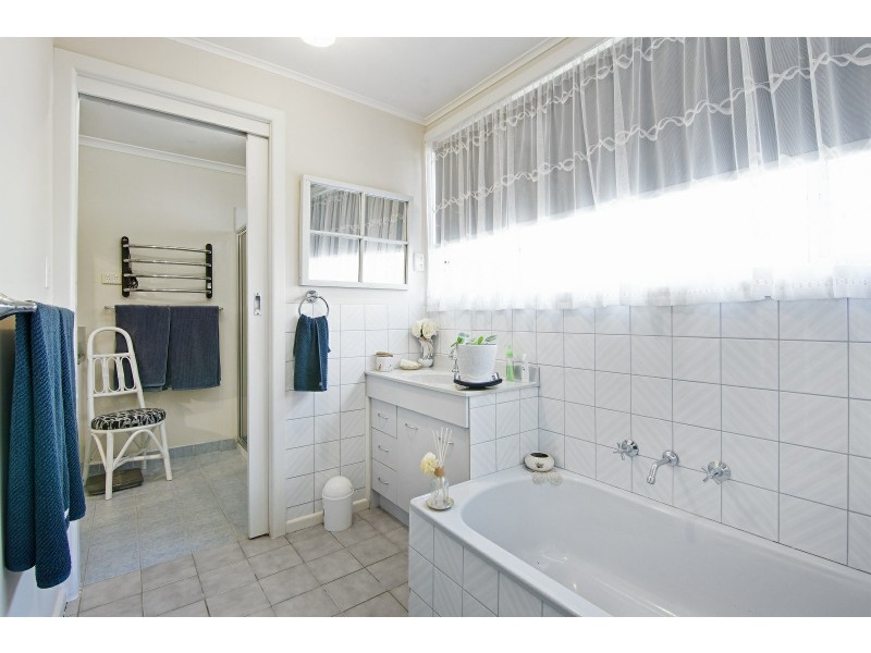 2 Marina Drive, Paynesville VIC 3880