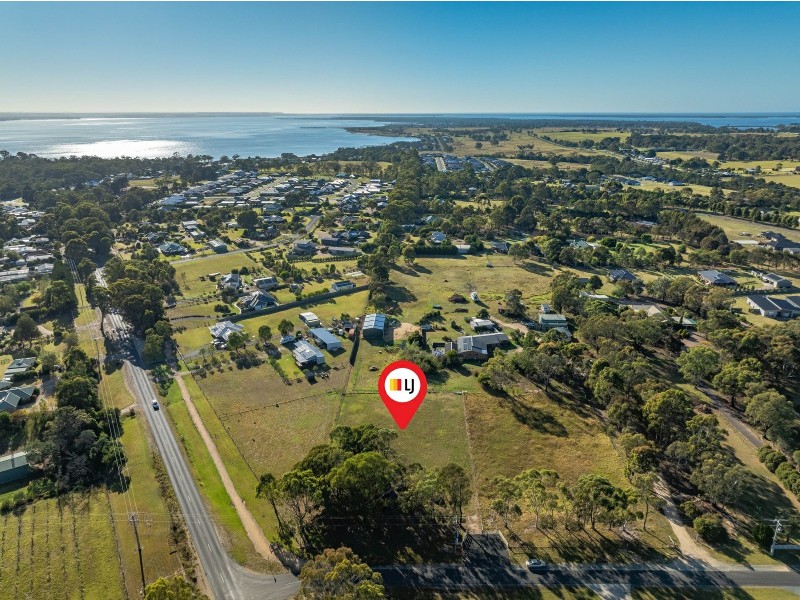 1 Lake Victoria Road, Eagle Point VIC 3878
