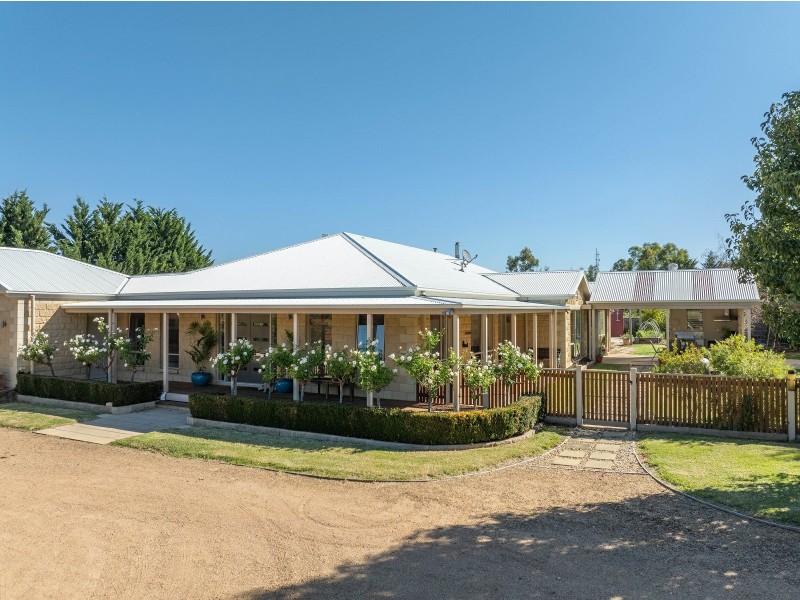 30 Lake Victoria Road, Eagle Point VIC 3878
