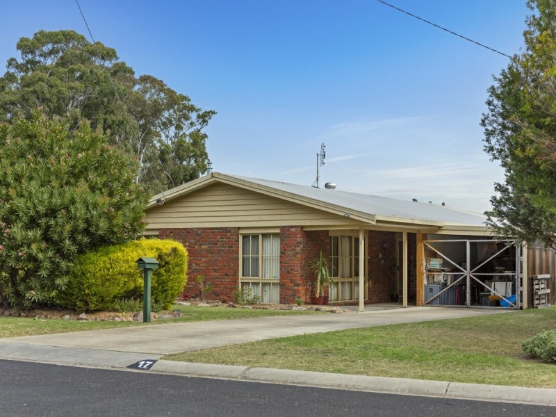 17 Newton Close, Paynesville VIC 3880