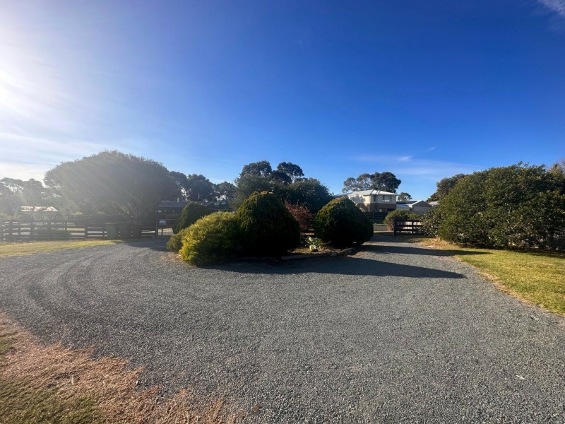 4 Bayside Avenue, Newlands Arm VIC 3875