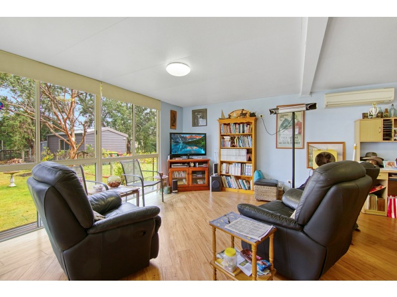 30 Eighth Avenue, Raymond Island VIC 3880
