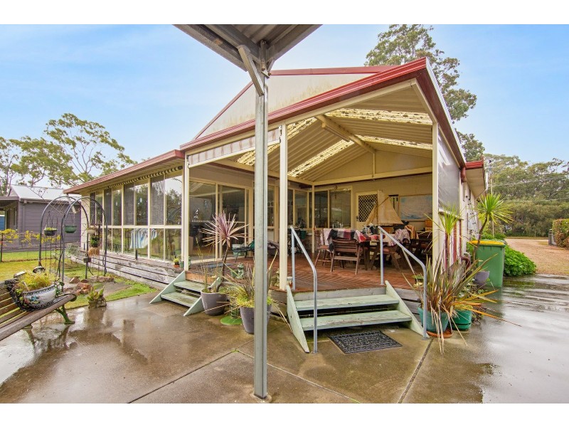 30 Eighth Avenue, Raymond Island VIC 3880