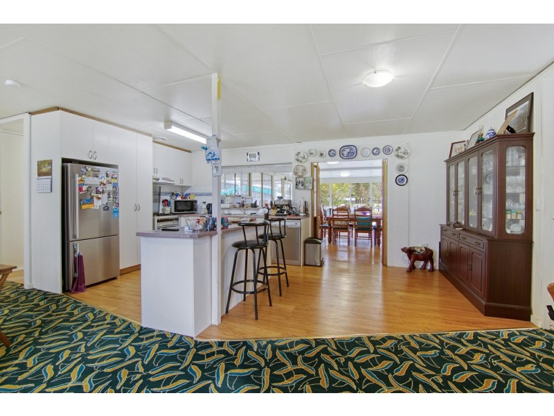 30 Eighth Avenue, Raymond Island VIC 3880