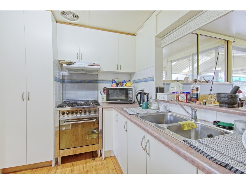 30 Eighth Avenue, Raymond Island VIC 3880