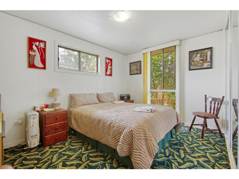 30 Eighth Avenue, Raymond Island VIC 3880