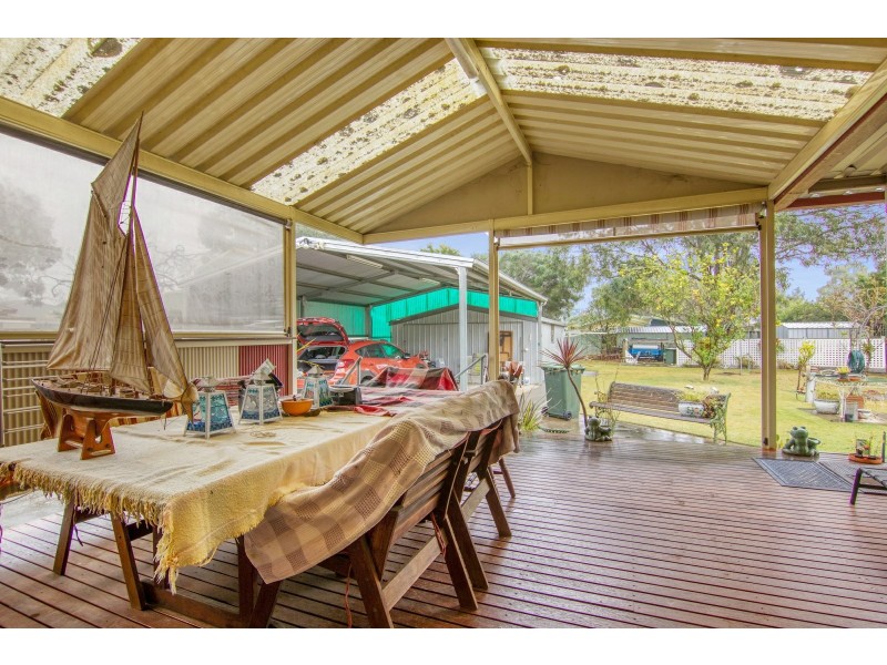 30 Eighth Avenue, Raymond Island VIC 3880