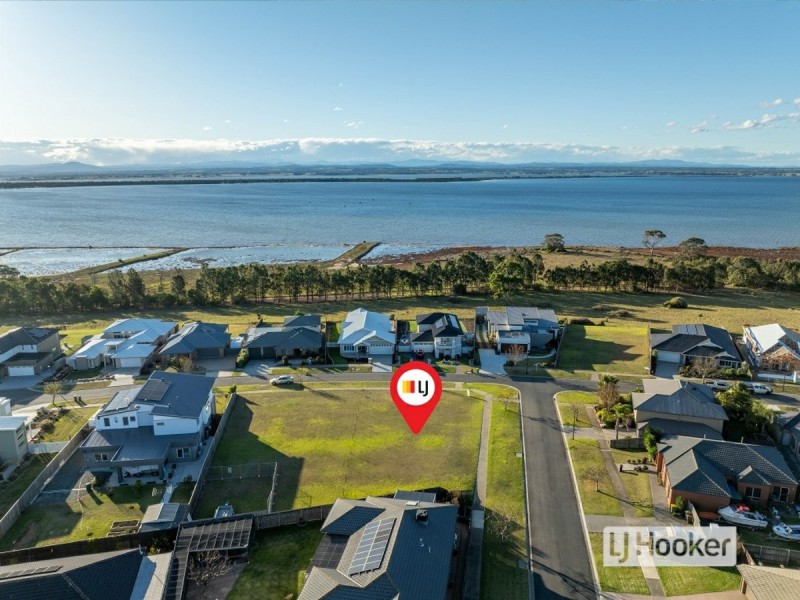 39 Eagle Bay Terrace, Paynesville VIC 3880