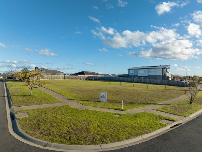 39 Eagle Bay Terrace, Paynesville VIC 3880