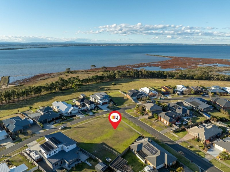 39 Eagle Bay Terrace, Paynesville VIC 3880