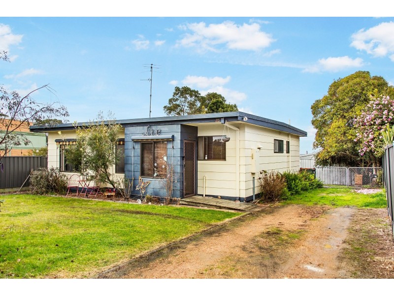 27 Bay Road, Eagle Point VIC 3878