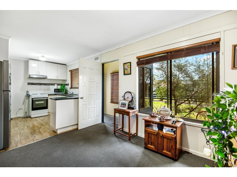 27 Bay Road, Eagle Point VIC 3878