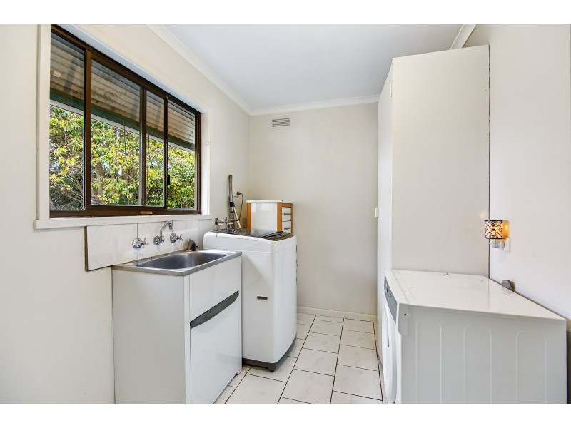 27 Bay Road, Eagle Point VIC 3878