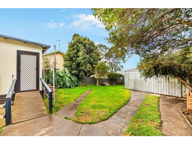 27 Bay Road, Eagle Point VIC 3878