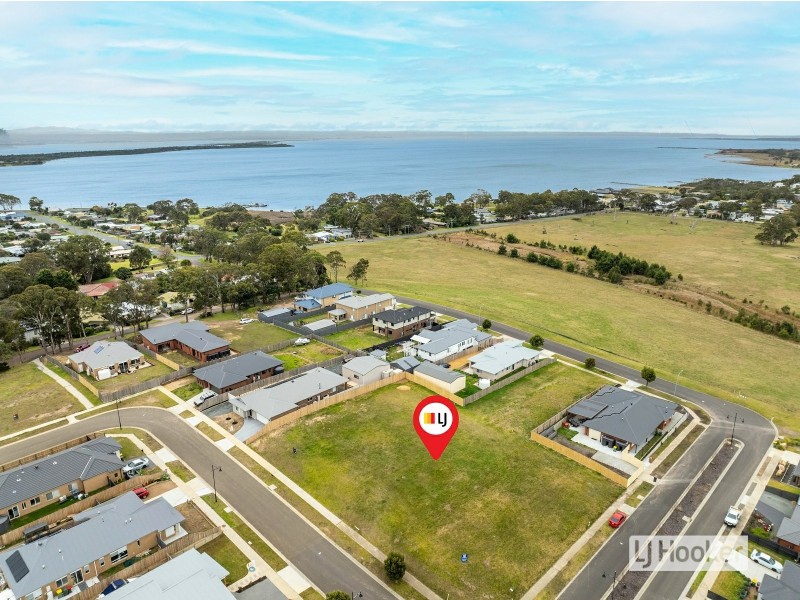 49 Houghton Crescent, Eagle Point VIC 3878