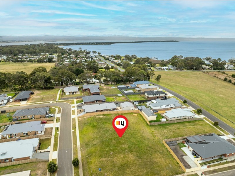 49 Houghton Crescent, Eagle Point VIC 3878