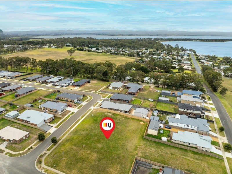 49 Houghton Crescent, Eagle Point VIC 3878