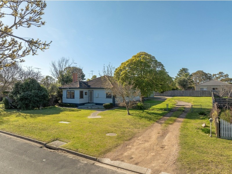 16 Reynolds Street, Paynesville VIC 3880