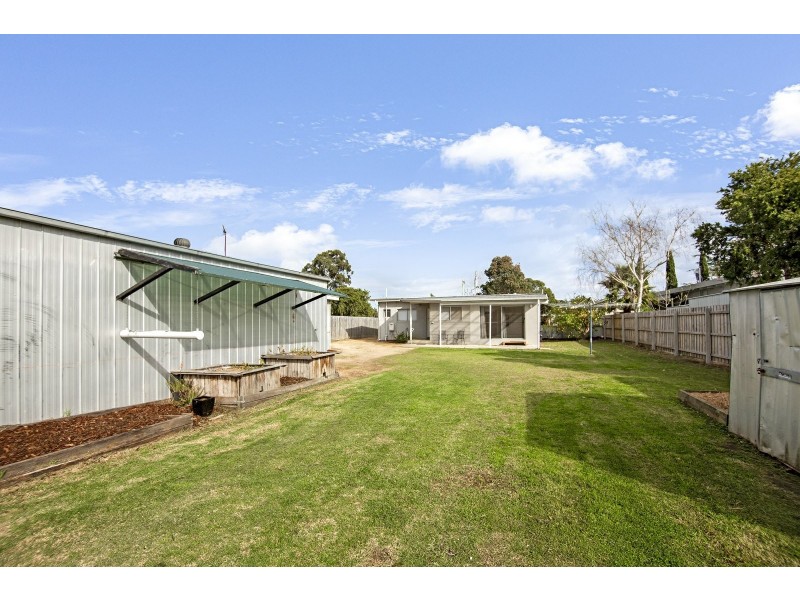 16 Cumming Street, Paynesville VIC 3880