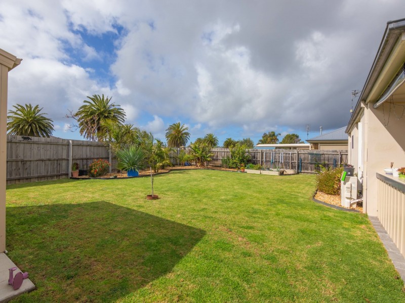 18 Sunset Boulevard, Paynesville VIC 3880