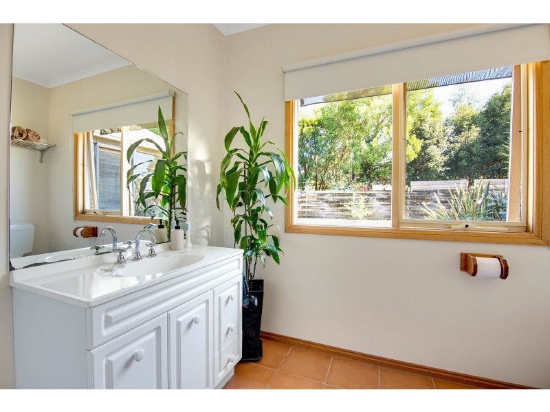 10 & 10A Lake Fair Rise, Newlands Arm VIC 3875