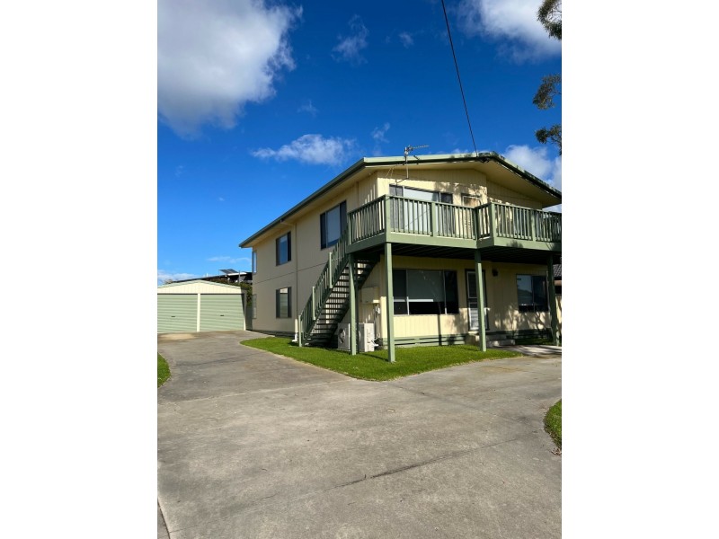 Unit 2/12 Mcmillan Grove, Paynesville VIC 3880