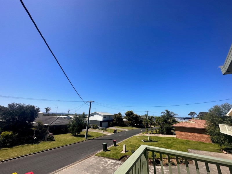 Unit 2/12 Mcmillan Grove, Paynesville VIC 3880