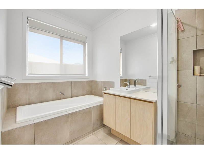 7 Twomey Place, Paynesville VIC 3880