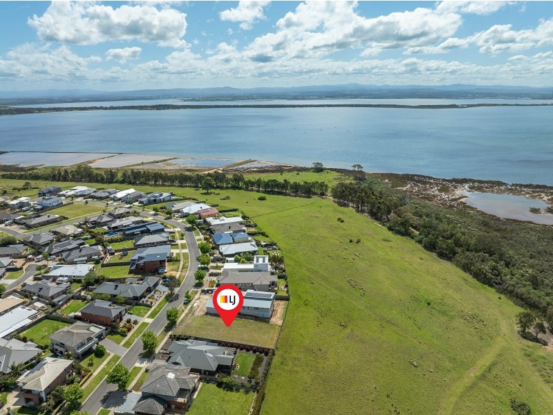 16 Eagle Bay Terrace, Paynesville VIC 3880