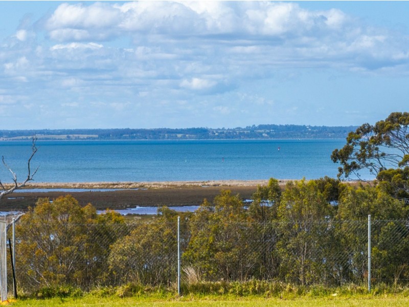 16 Eagle Bay Terrace, Paynesville VIC 3880