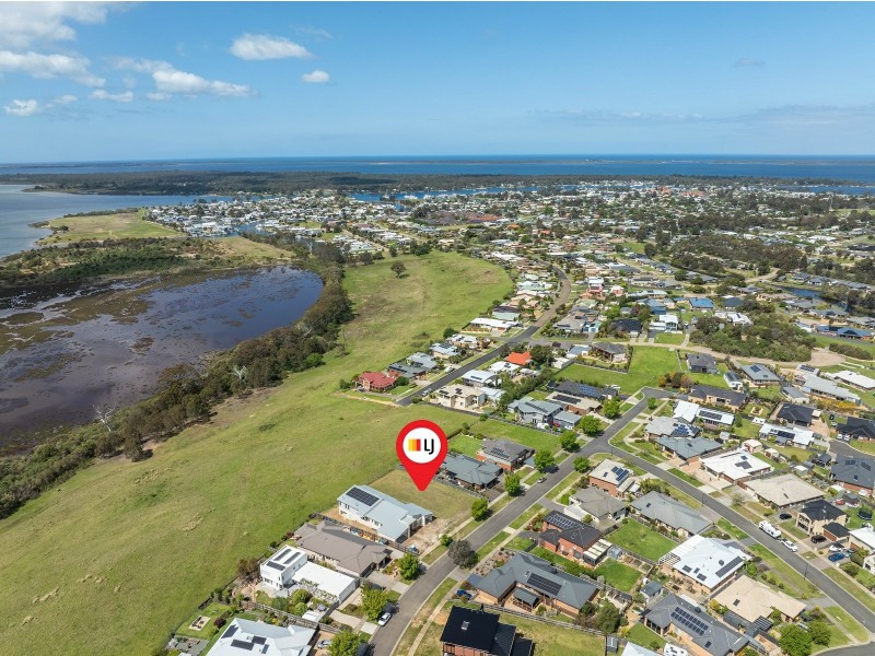 16 Eagle Bay Terrace, Paynesville VIC 3880